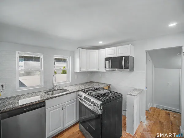 $289,900 | 306 Saunders Avenue, Bridgeport, CT 06606