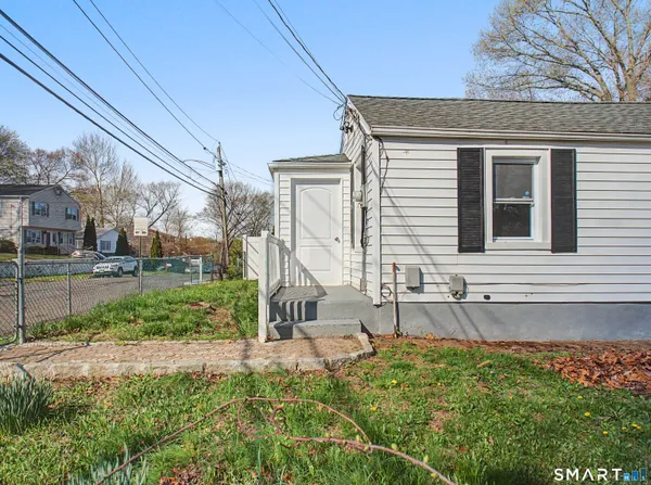 $289,900 | 306 Saunders Avenue, Bridgeport, CT 06606