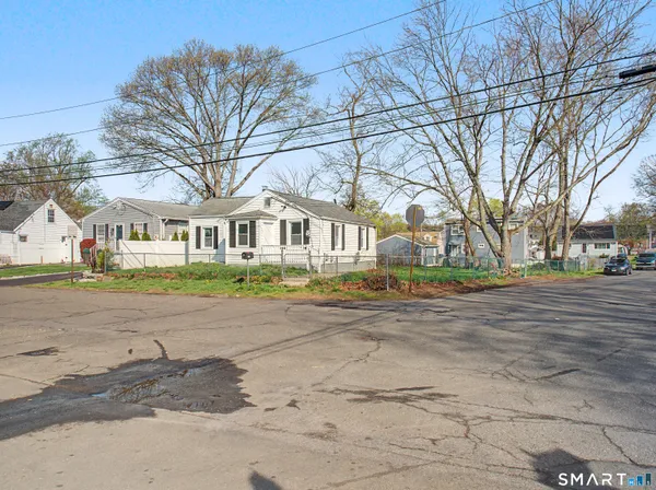 $289,900 | 306 Saunders Avenue, Bridgeport, CT 06606