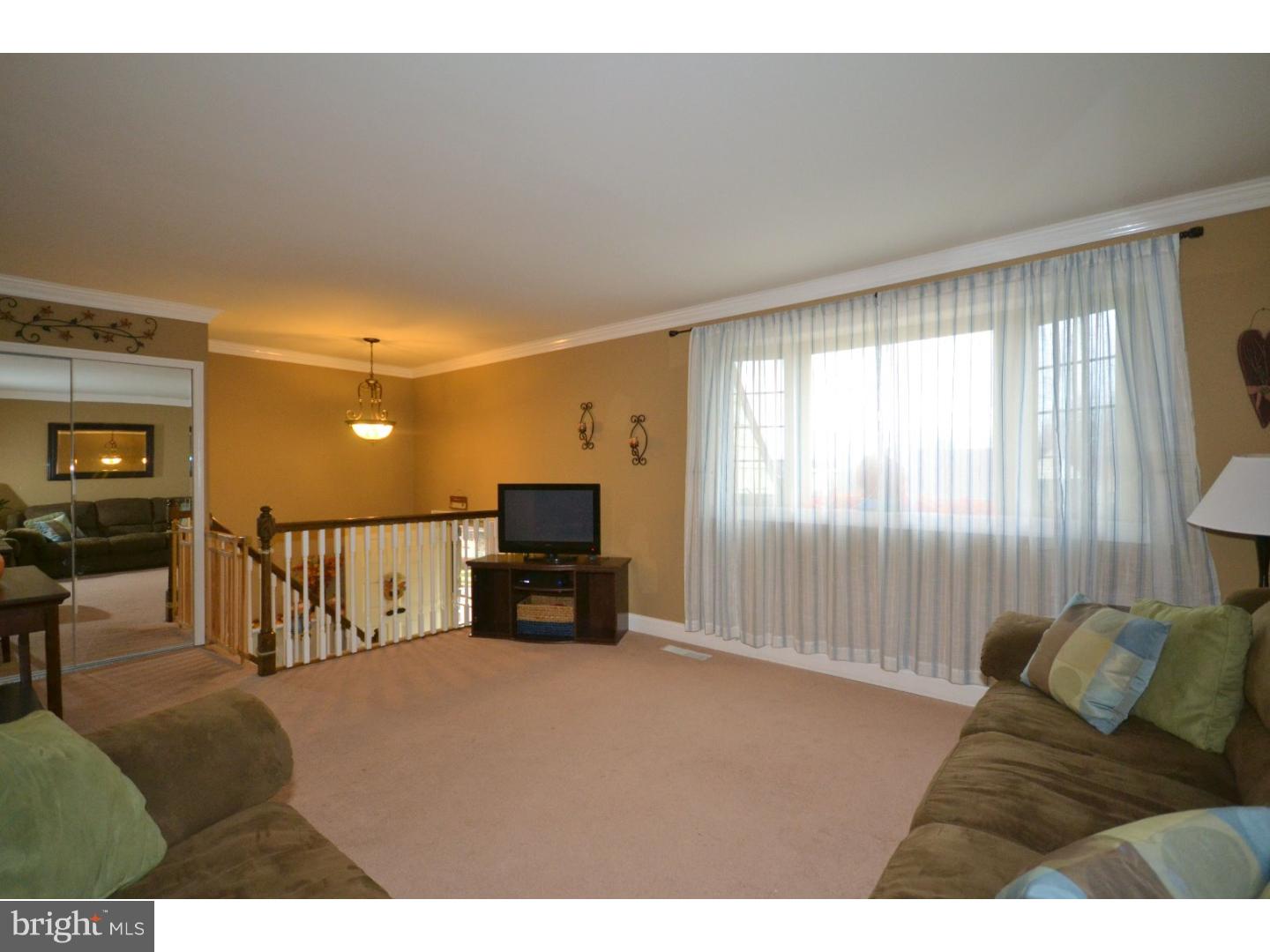 15152 Ina Drive Philadelphia, PA 19116 - Photo 3 of 13