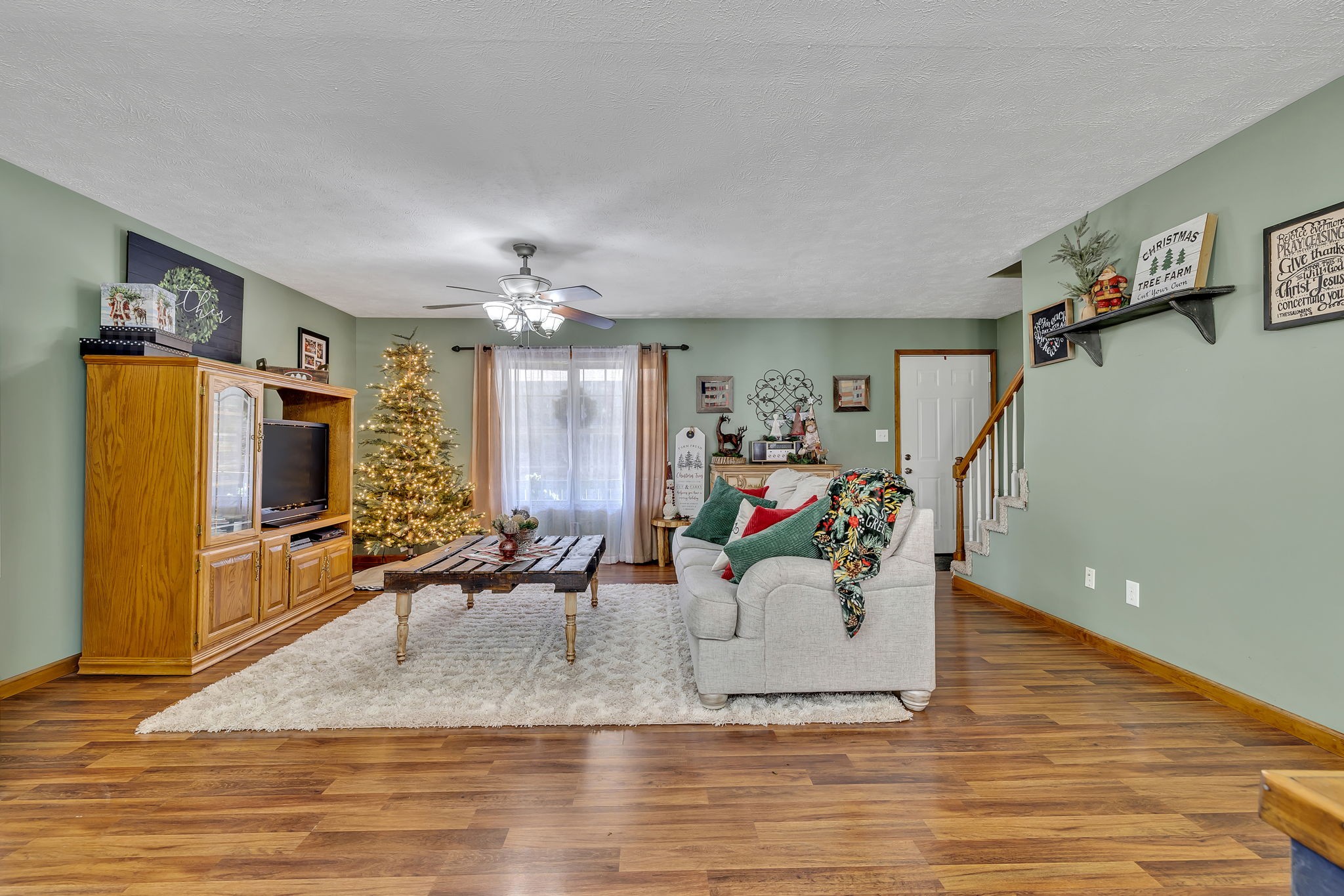 293 Slippery Road Hohenwald, TN 38462 - Photo 11 of 36 a view of a living room