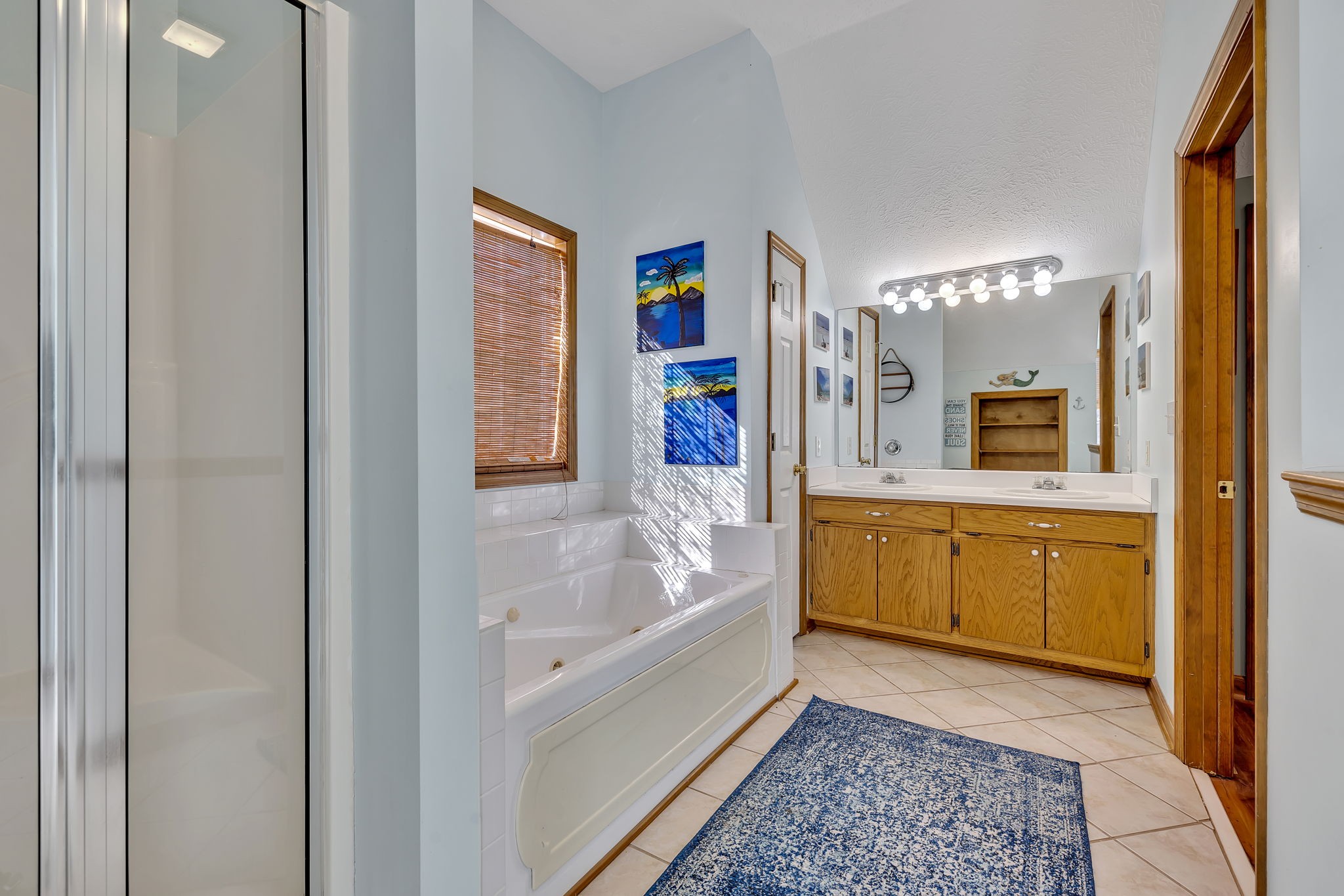 293 Slippery Road Hohenwald, TN 38462 - Photo 29 of 36 a bathroom with a tub a sink and a large mirror