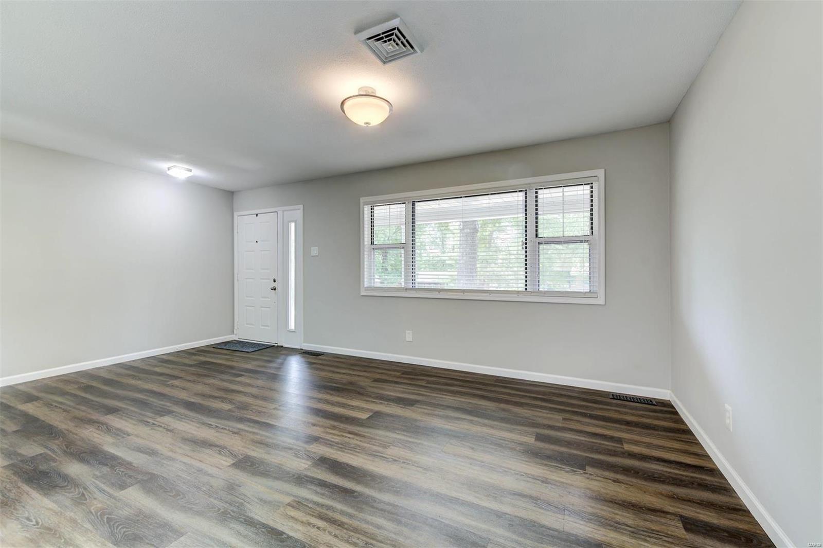 810 Parkfield Terrace Manchester, MO 63021 - Photo 7 of 39