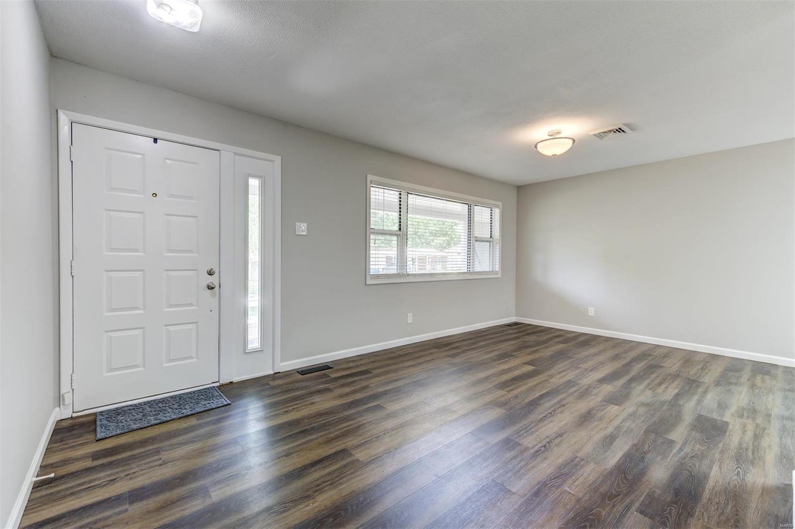 810 Parkfield Terrace Manchester, MO 63021 - Photo 8 of 39