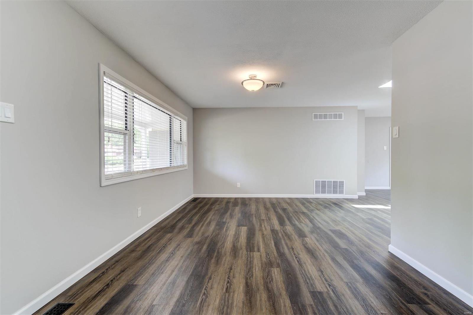 810 Parkfield Terrace Manchester, MO 63021 - Photo 9 of 39