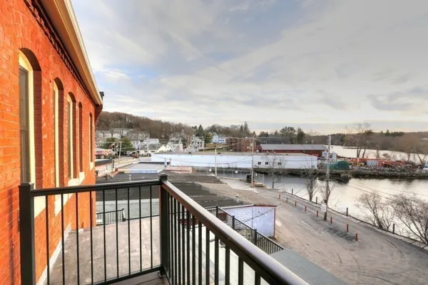 $2,595 | 15 Washington Street, Unit B, Hudson, MA 01749