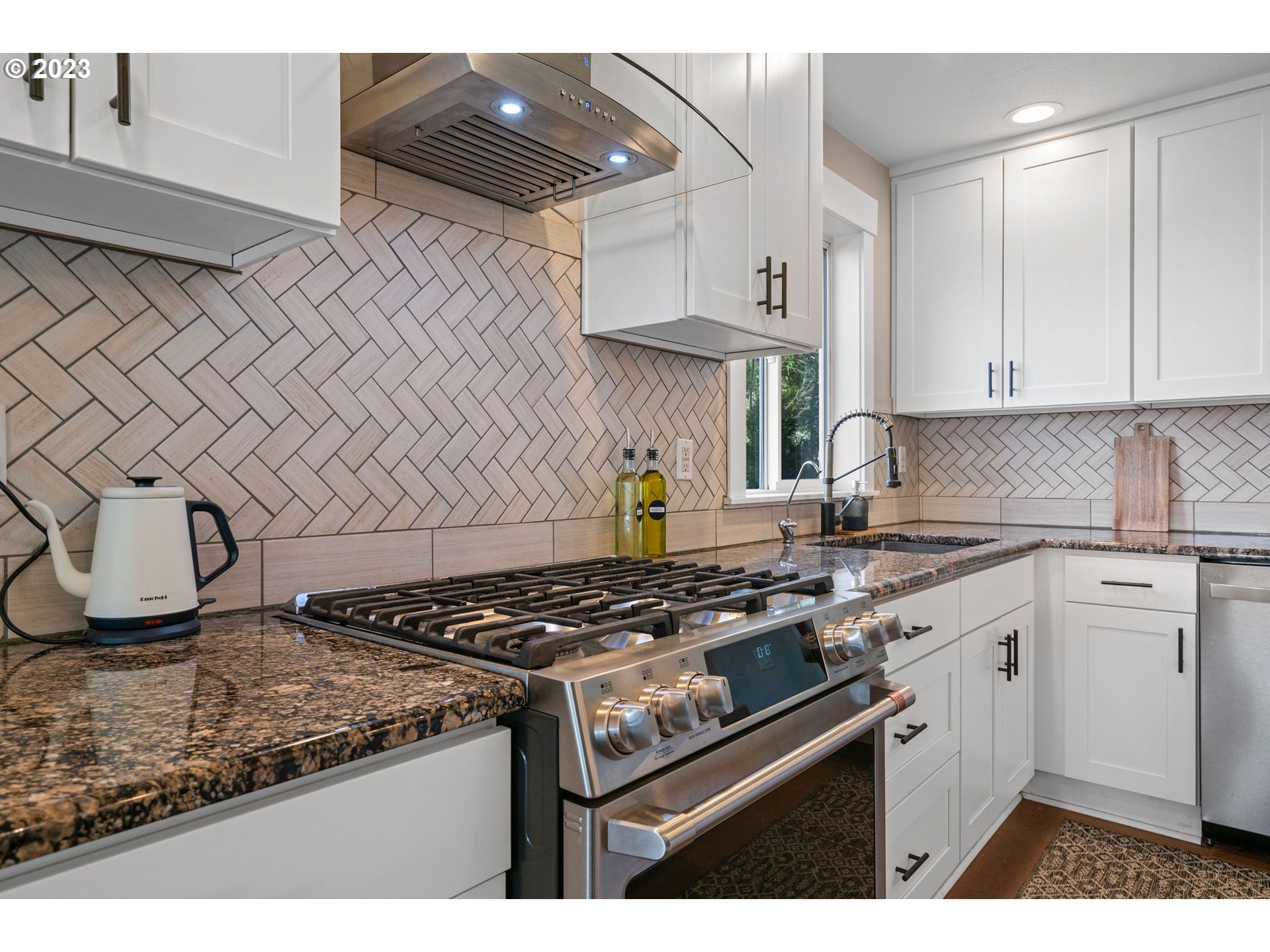 9953 South Wildcat Road Molalla, OR 97038 - Photo 11 of 41 a kitchen with granite countertop a stove and a sink