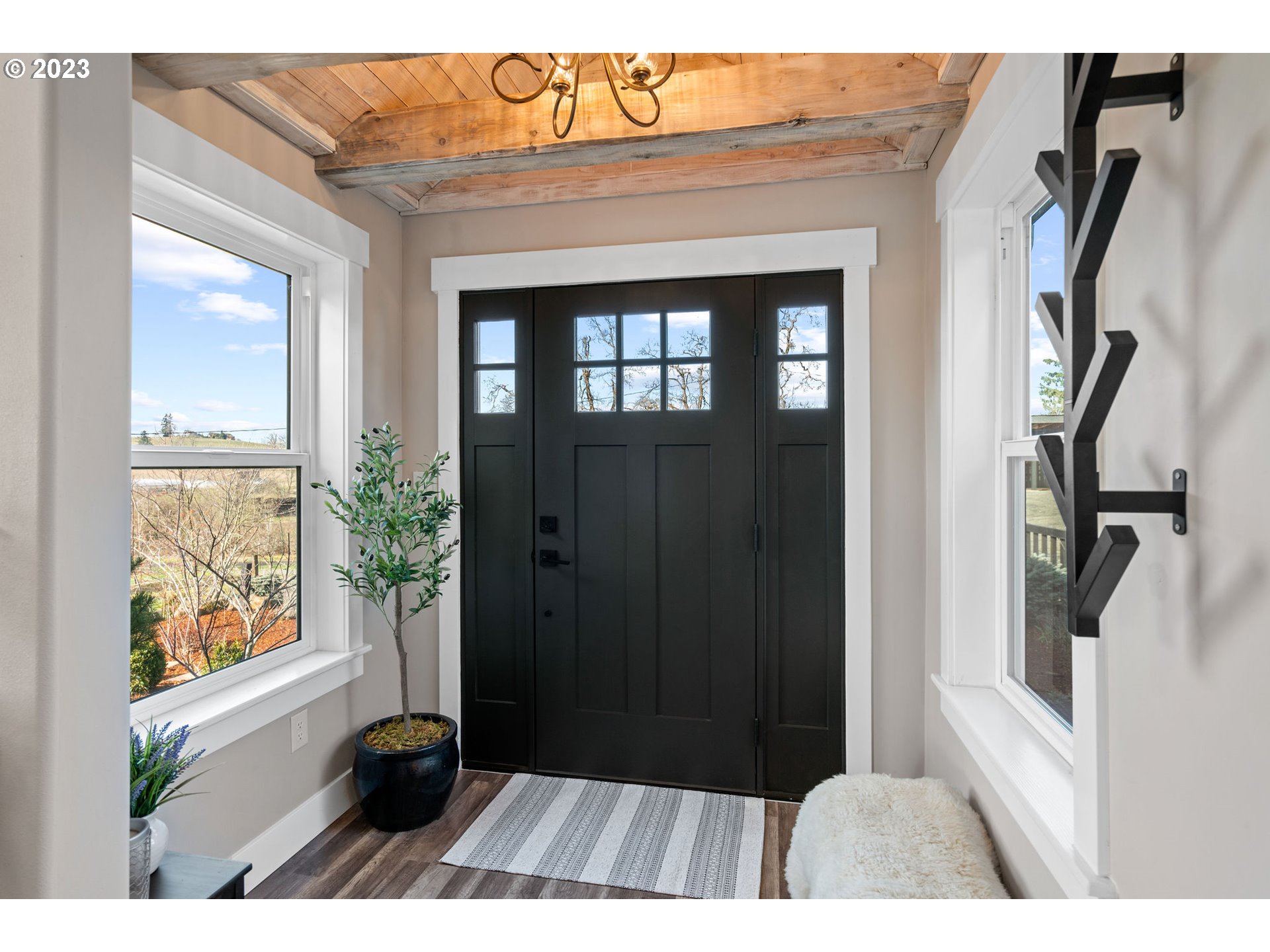 9953 South Wildcat Road Molalla, OR 97038 - Photo 5 of 41 a view of front door