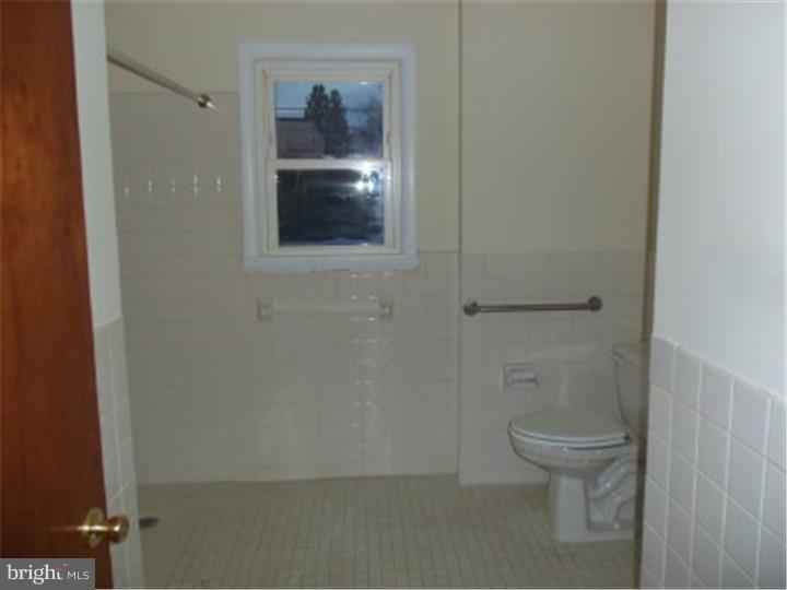 960 Amosland Road Morton, PA 19070 - Photo 12 of 14 Bathroom