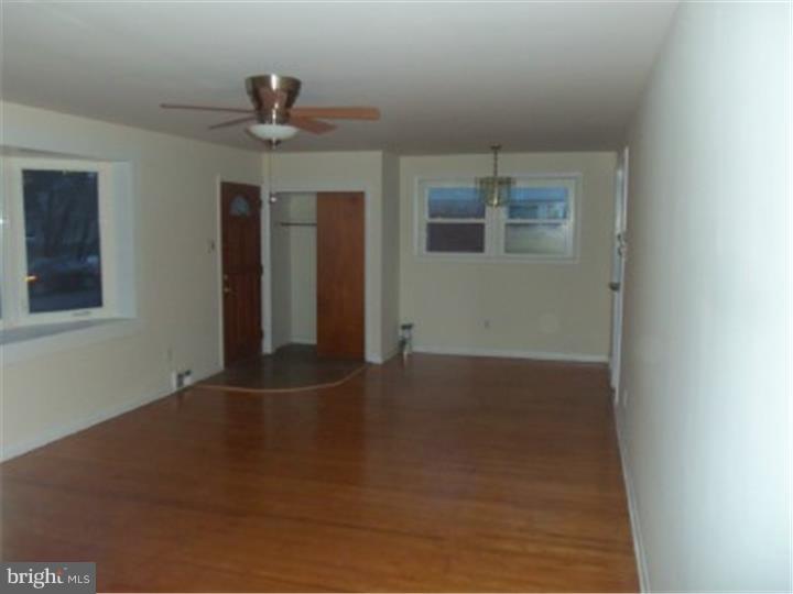 960 Amosland Road Morton, PA 19070 - Photo 4 of 14 Living Room