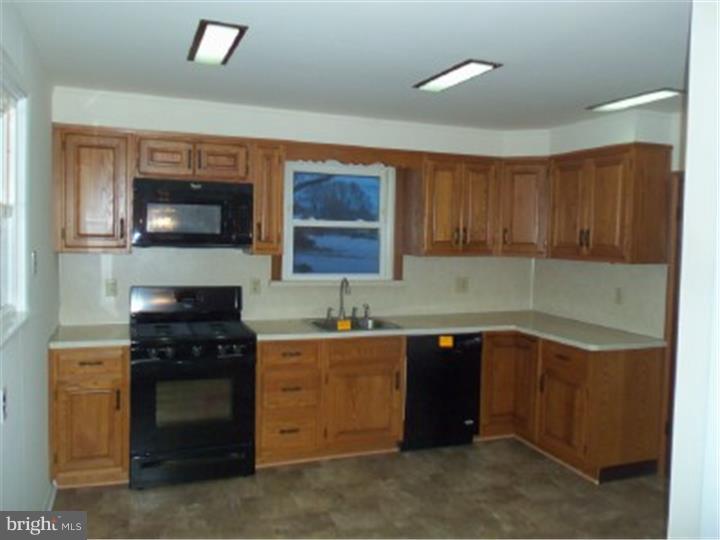 960 Amosland Road Morton, PA 19070 - Photo 5 of 14 Kitchen