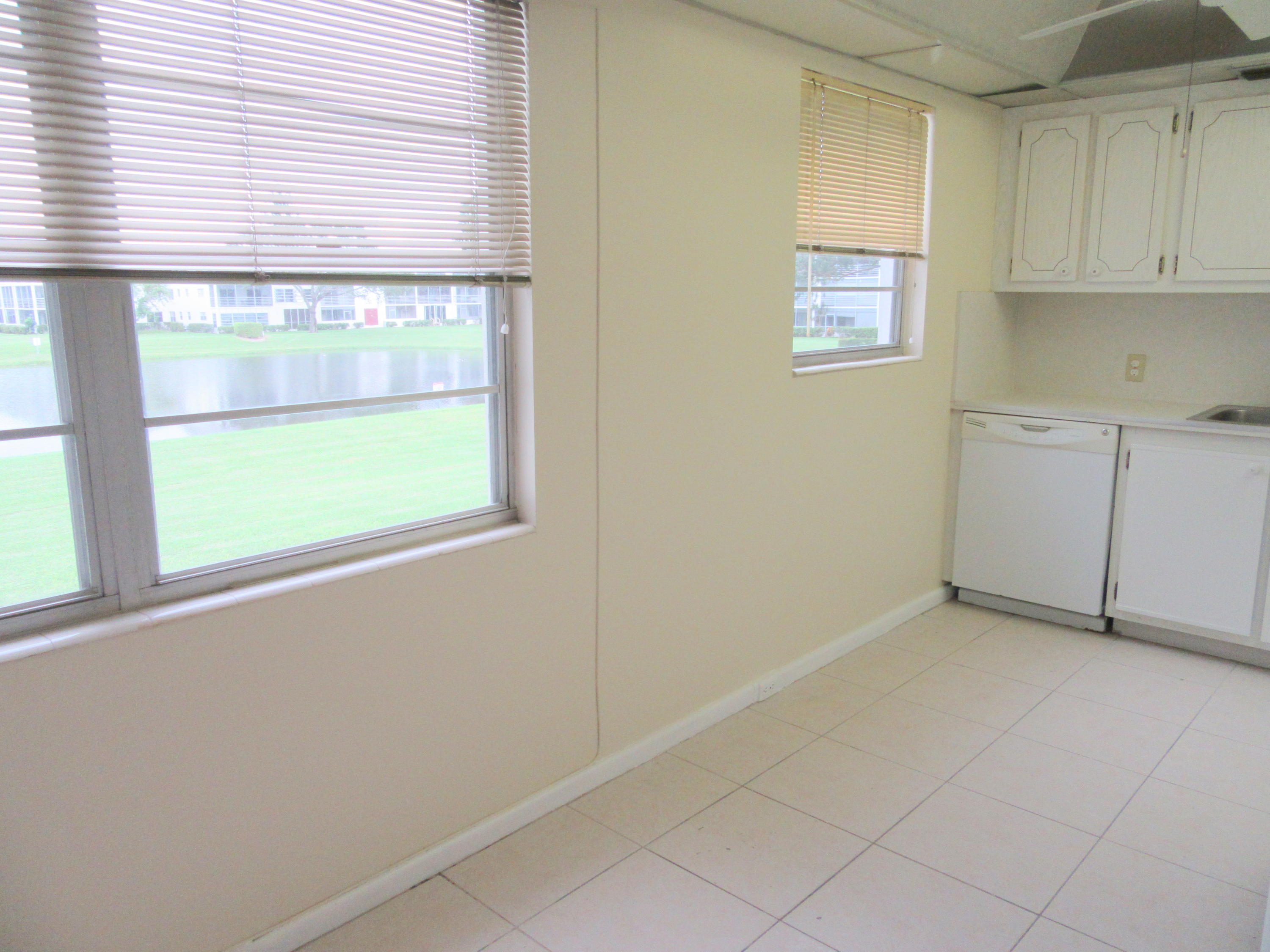 67 Fanshaw B, Unit 670 Boca Raton, FL 33434 - Photo 3 of 12 Kitchen