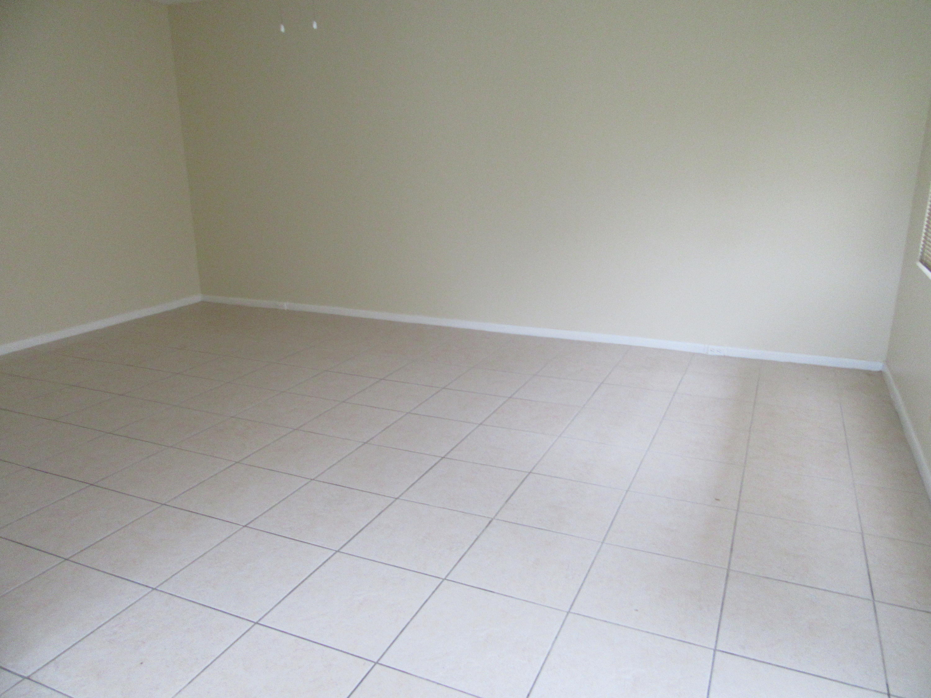 67 Fanshaw B, Unit 670 Boca Raton, FL 33434 - Photo 5 of 12 Living Room
