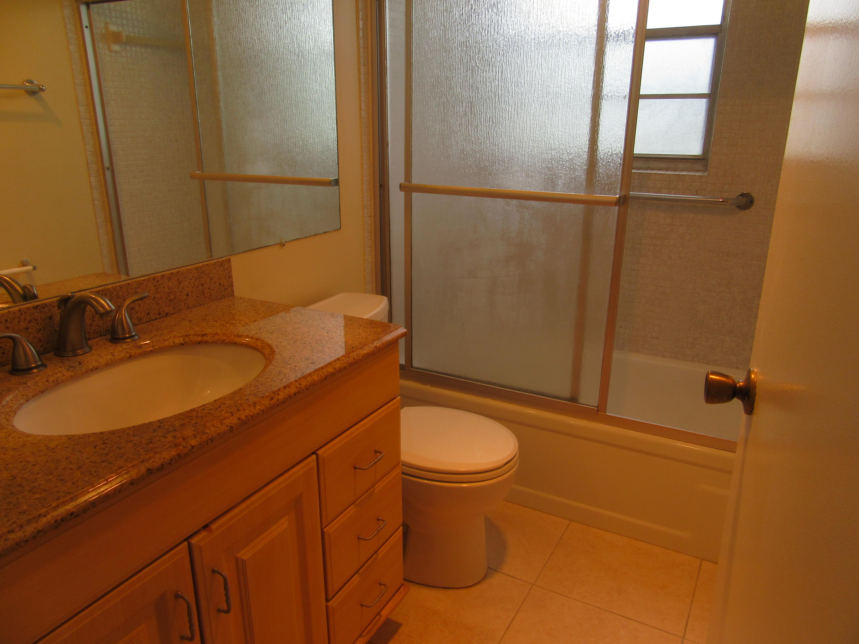 67 Fanshaw B, Unit 670 Boca Raton, FL 33434 - Photo 6 of 12 Full Bath