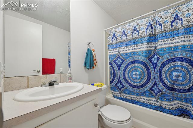 16830 Finch Road Colorado Springs, CO 80928 - Photo 34 of 49 Mobile home second full bathroom