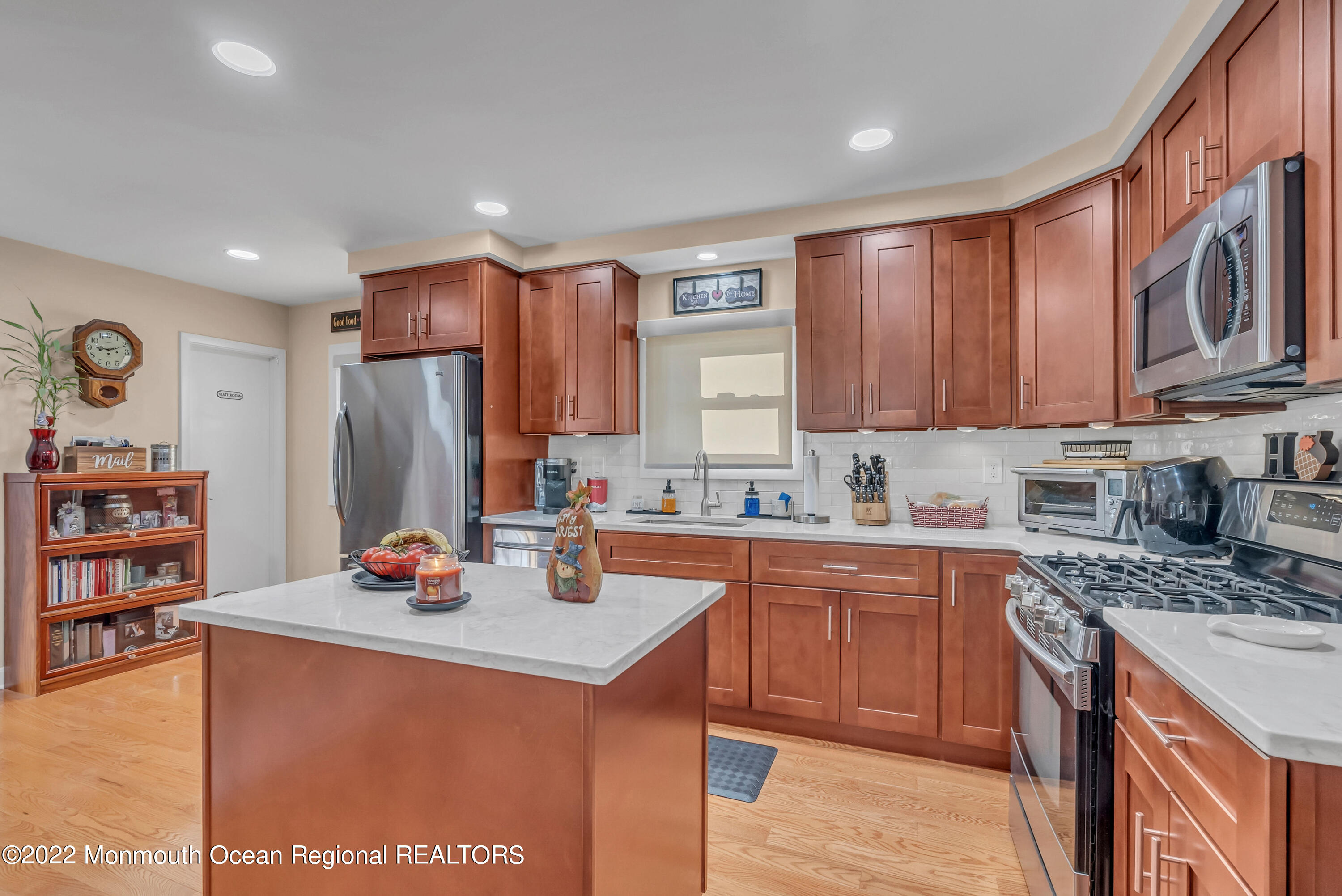 98 Aberdeen Road Matawan, NJ 07747 - Photo 19 of 29 MJB01000