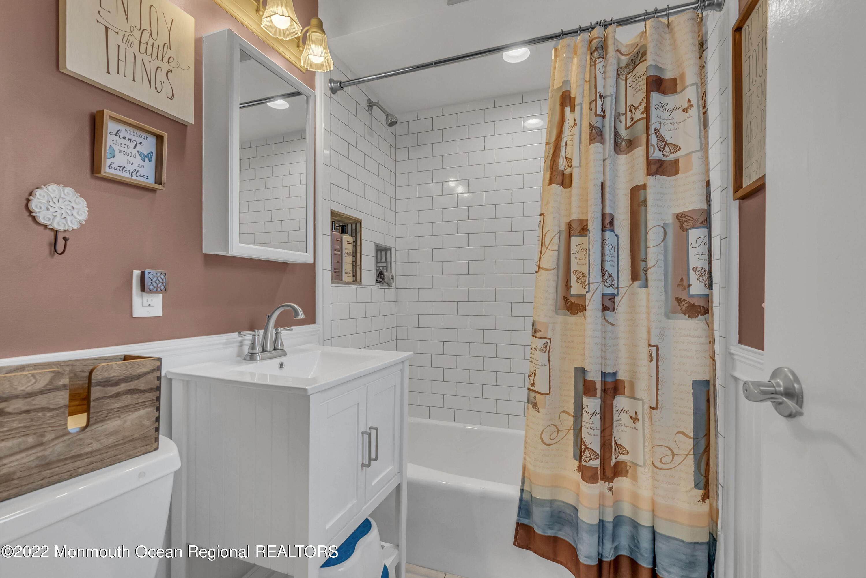 98 Aberdeen Road Matawan, NJ 07747 - Photo 21 of 29 MJB01010