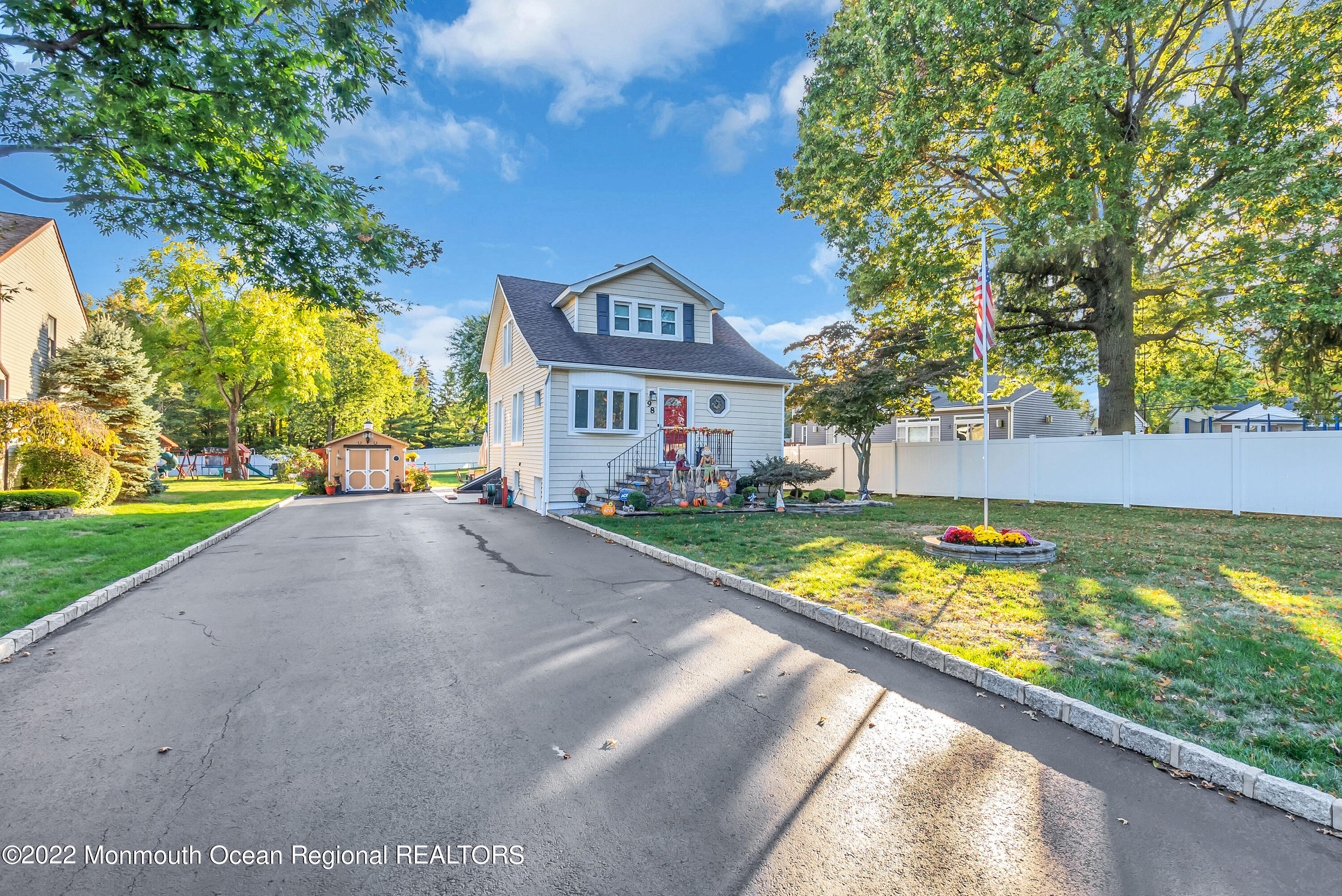 98 Aberdeen Road Matawan, NJ 07747 - Photo 3 of 29 MJB01107