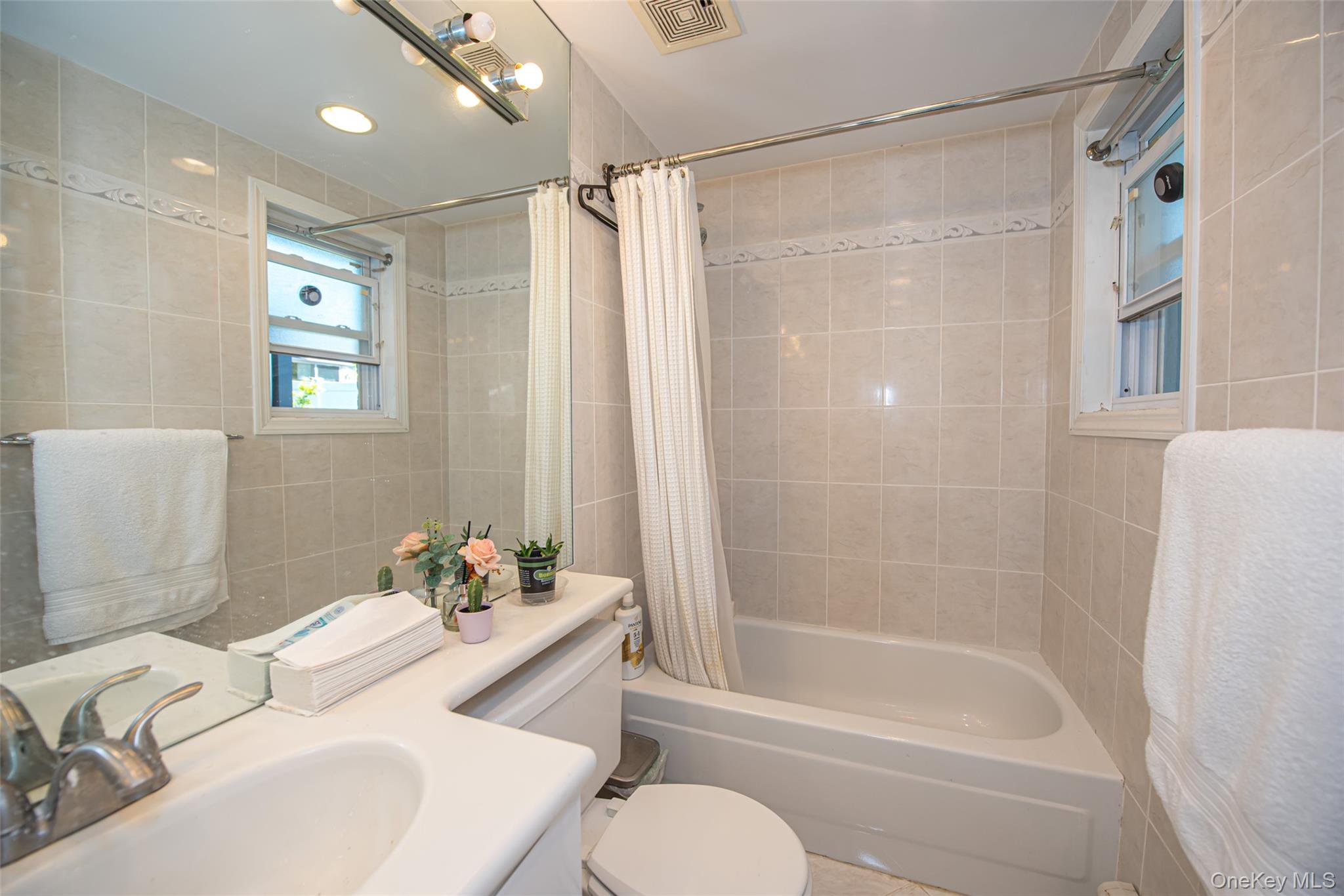 36 Middle Lane Jericho, NY 11753 - Photo 16 of 20