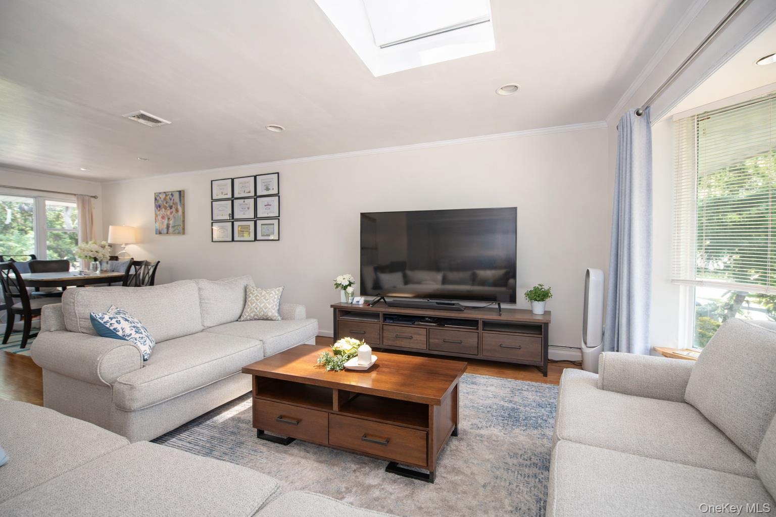 36 Middle Lane Jericho, NY 11753 - Photo 2 of 20