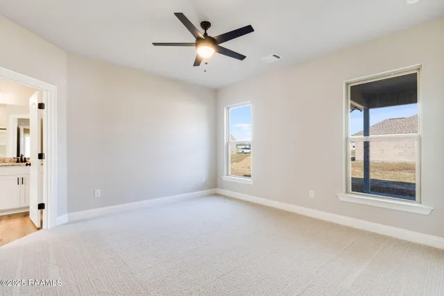 $2,100 | 141 Ridley Lane, Youngsville, LA 70592