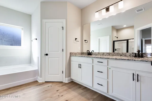 $2,100 | 141 Ridley Lane, Youngsville, LA 70592