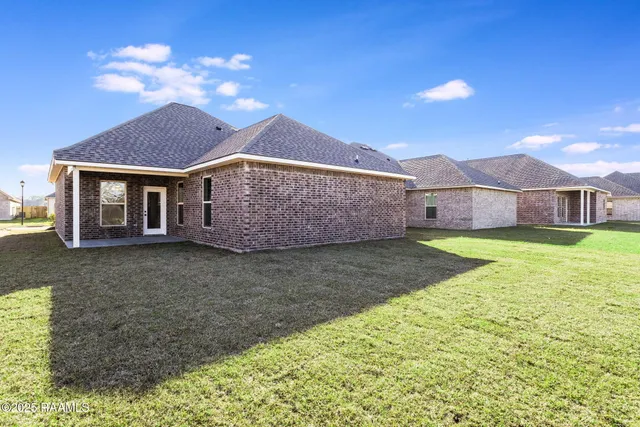 $2,100 | 141 Ridley Lane, Youngsville, LA 70592