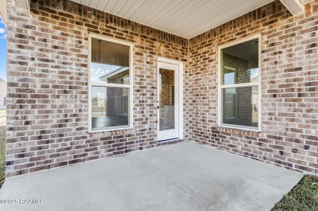 $2,100 | 141 Ridley Lane, Youngsville, LA 70592