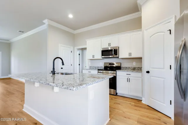 $2,100 | 141 Ridley Lane, Youngsville, LA 70592