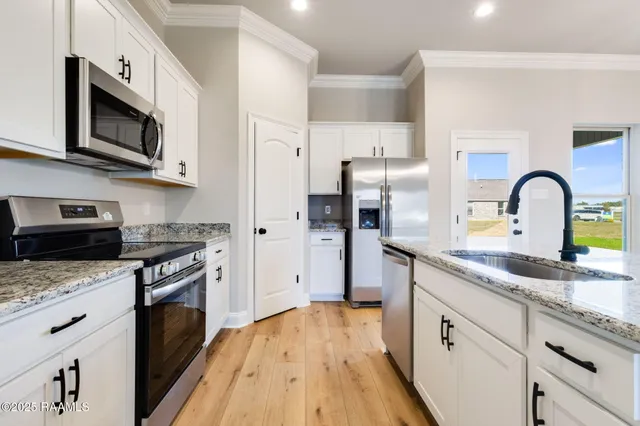 $2,100 | 141 Ridley Lane, Youngsville, LA 70592