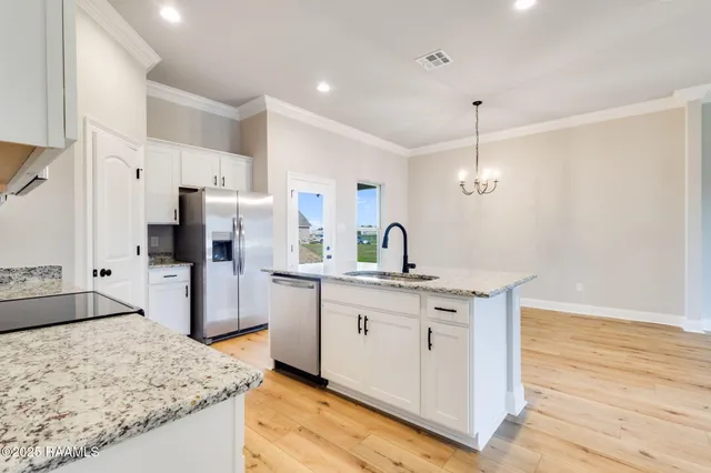 $2,100 | 141 Ridley Lane, Youngsville, LA 70592