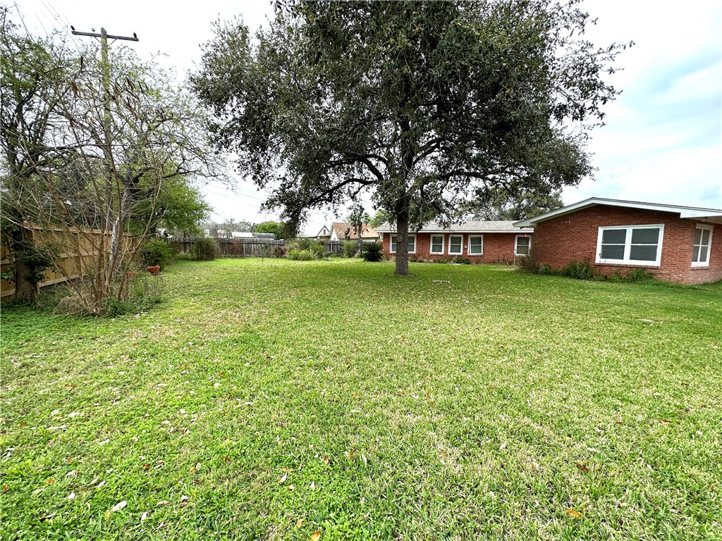 620 East Borden Street Sinton, TX 78387 - Photo 26 of 27