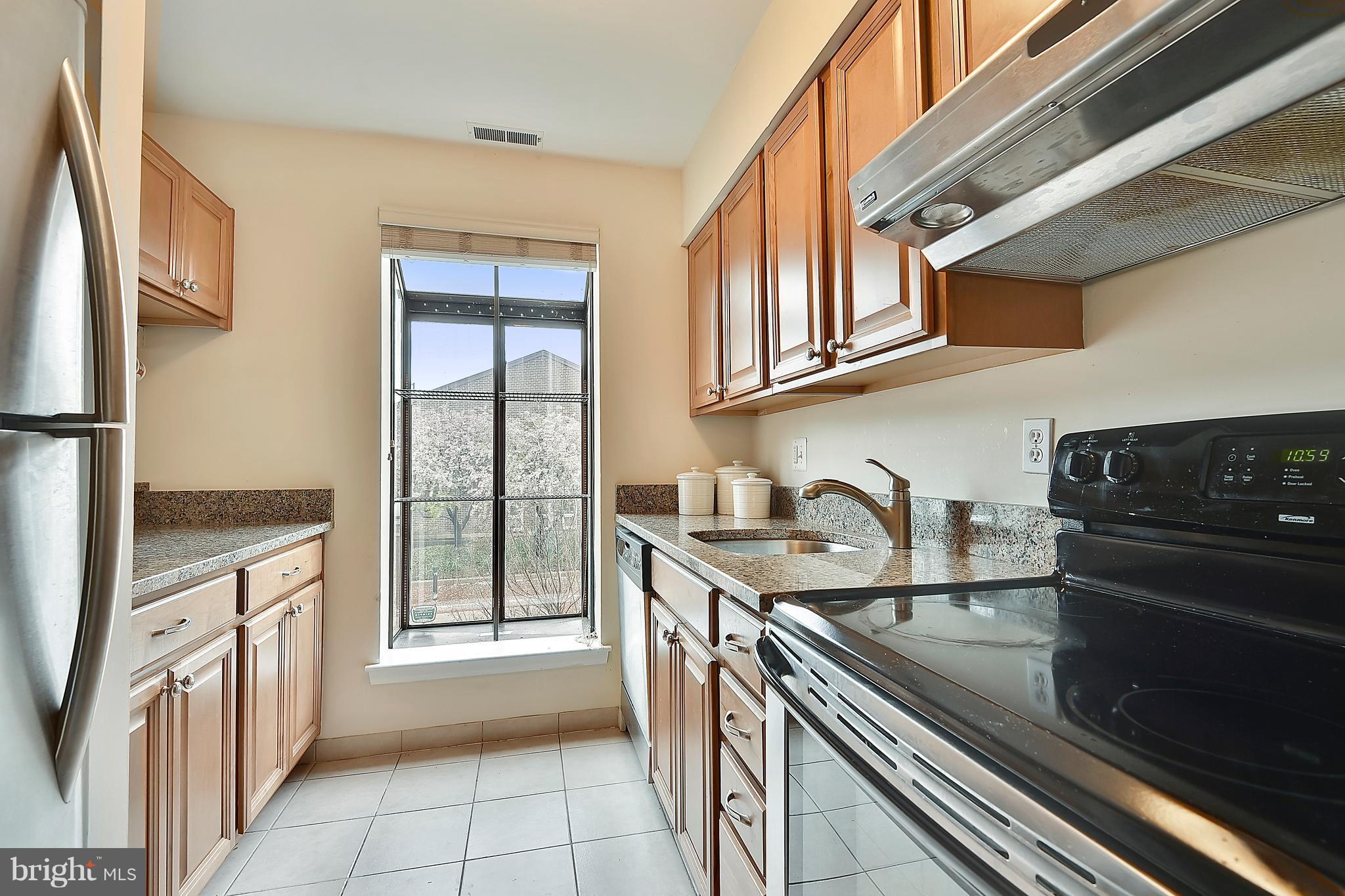 652 Charles Street, Unit R14 Baltimore, MD 21230 - Photo 9 of 26 Kitchen