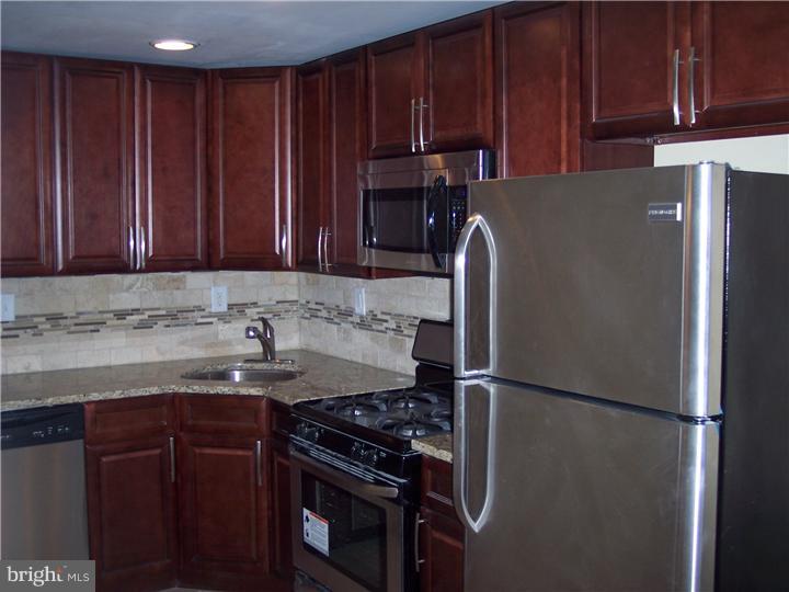 1373 Pennington Road Philadelphia, PA 19151 - Photo 5 of 8 Kitchen