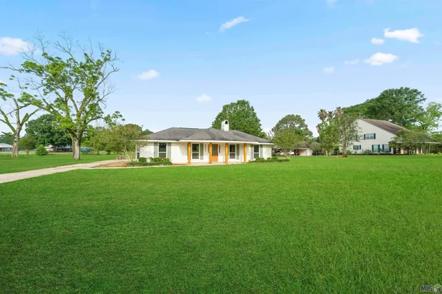 $321,500 | 23045 Elberta Lane, Zachary, LA 70791