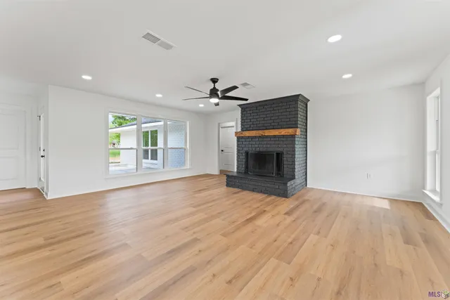 $316,500 | 23045 Elberta Lane, Zachary, LA 70791