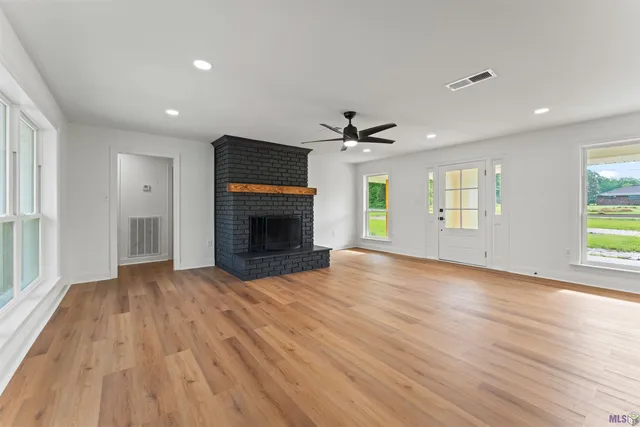 $316,500 | 23045 Elberta Lane, Zachary, LA 70791