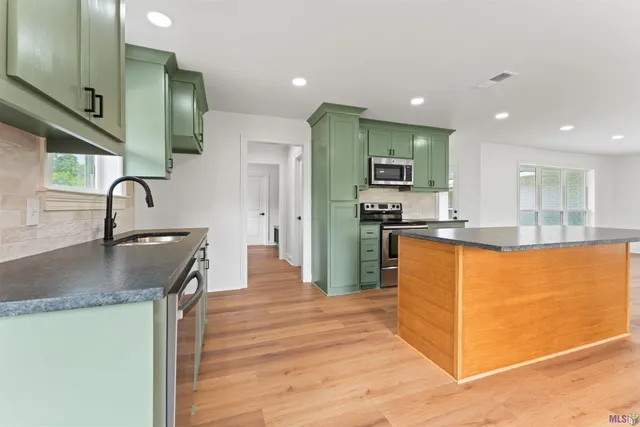 $316,500 | 23045 Elberta Lane, Zachary, LA 70791