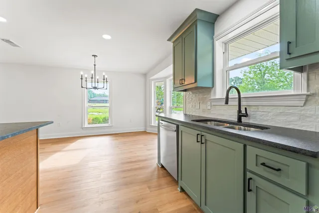 $316,500 | 23045 Elberta Lane, Zachary, LA 70791