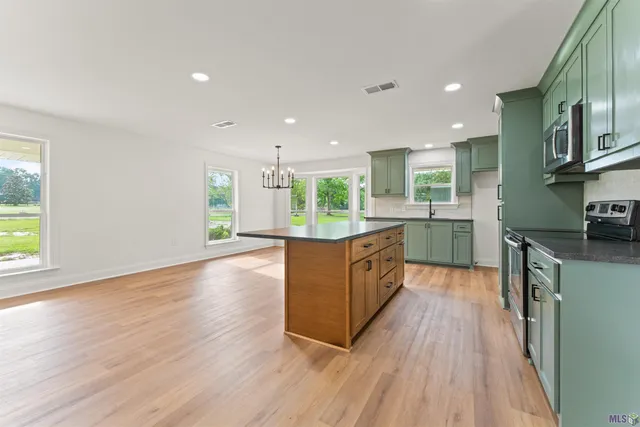 $316,500 | 23045 Elberta Lane, Zachary, LA 70791