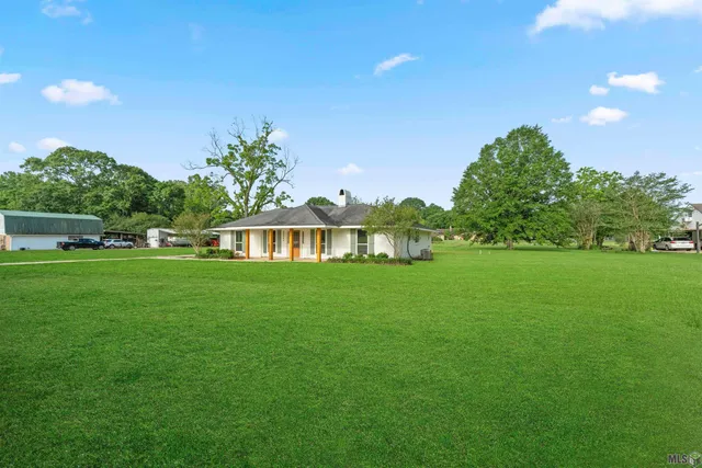 $316,500 | 23045 Elberta Lane, Zachary, LA 70791