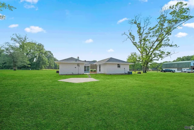 $316,500 | 23045 Elberta Lane, Zachary, LA 70791