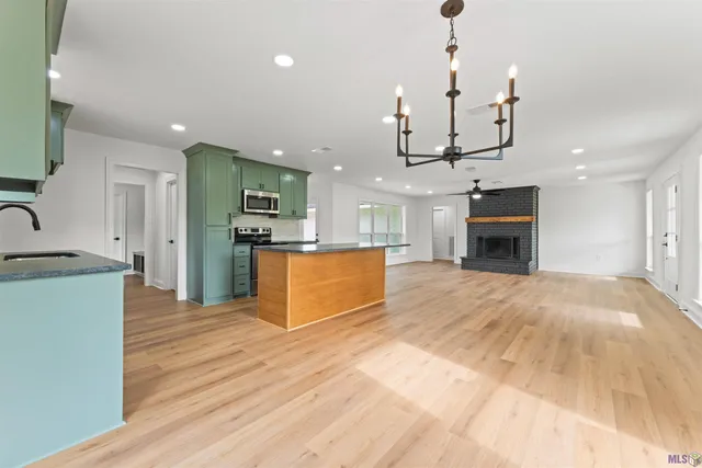 $316,500 | 23045 Elberta Lane, Zachary, LA 70791