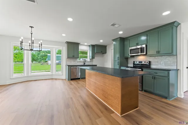 $316,500 | 23045 Elberta Lane, Zachary, LA 70791