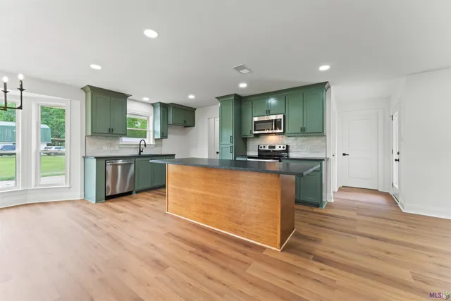 $316,500 | 23045 Elberta Lane, Zachary, LA 70791