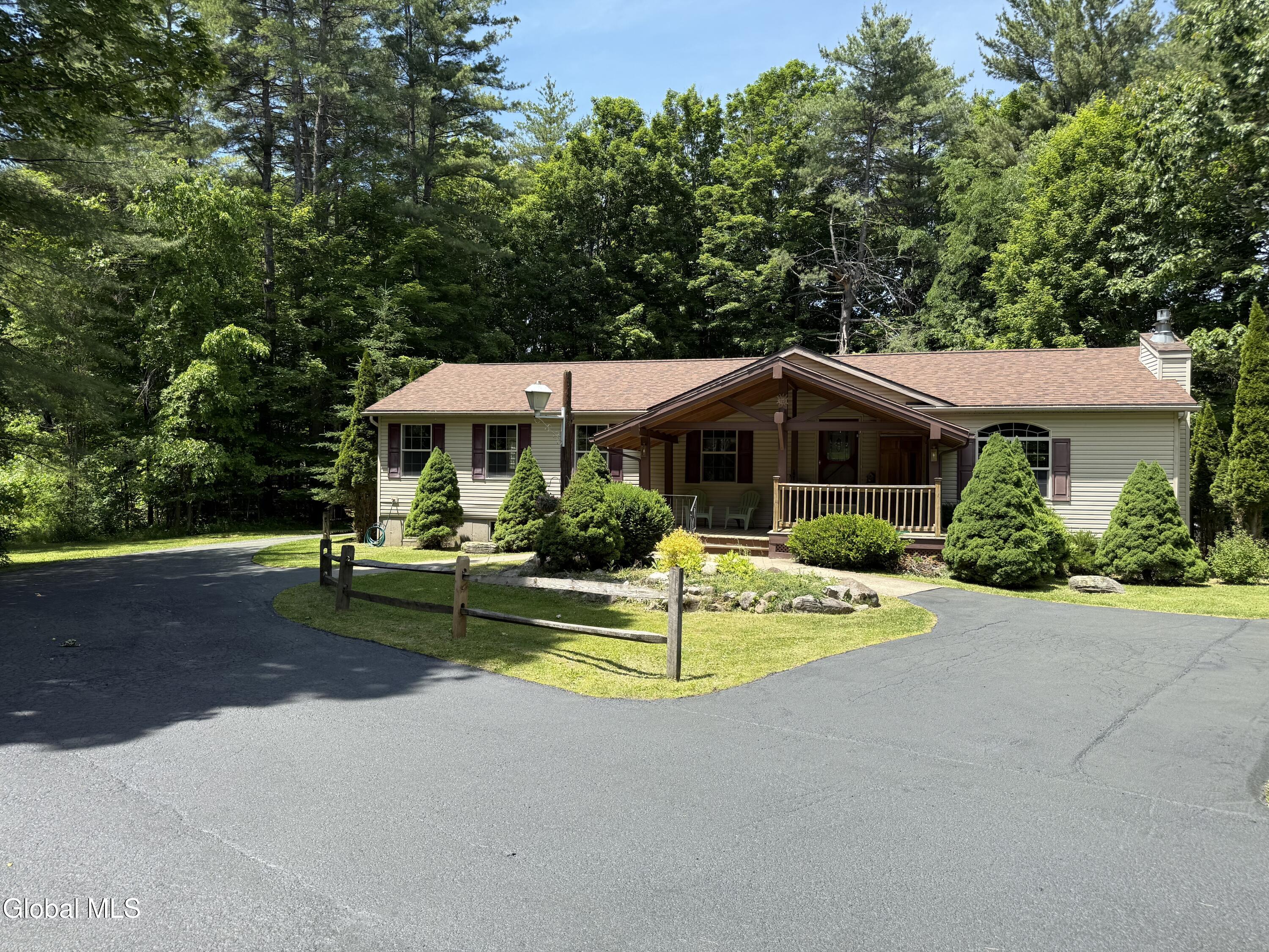 371 Lakeview Road Broadalbin, NY 12025 - Photo 2 of 6 IMG_3766