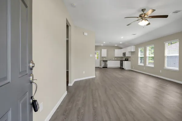 $1,650 | 811 Jefferson Avenue, Cleveland, TX 77327