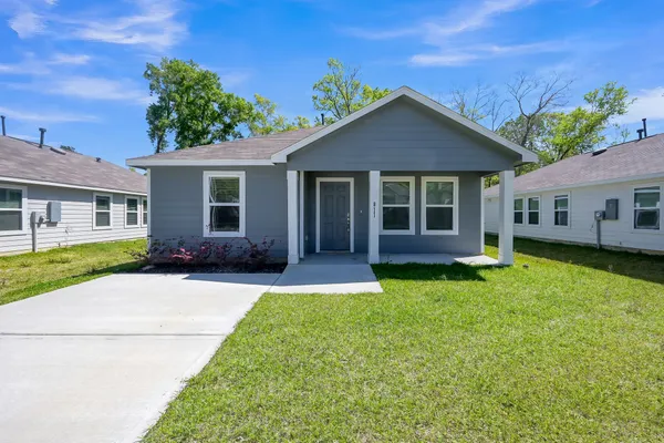 $1,650 | 811 Jefferson Avenue, Cleveland, TX 77327
