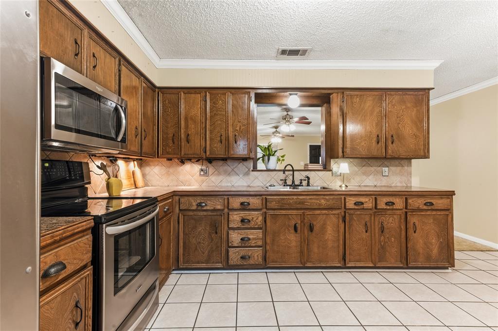 2922 Layne Drive Denison, TX 75020 - Photo 11 of 26