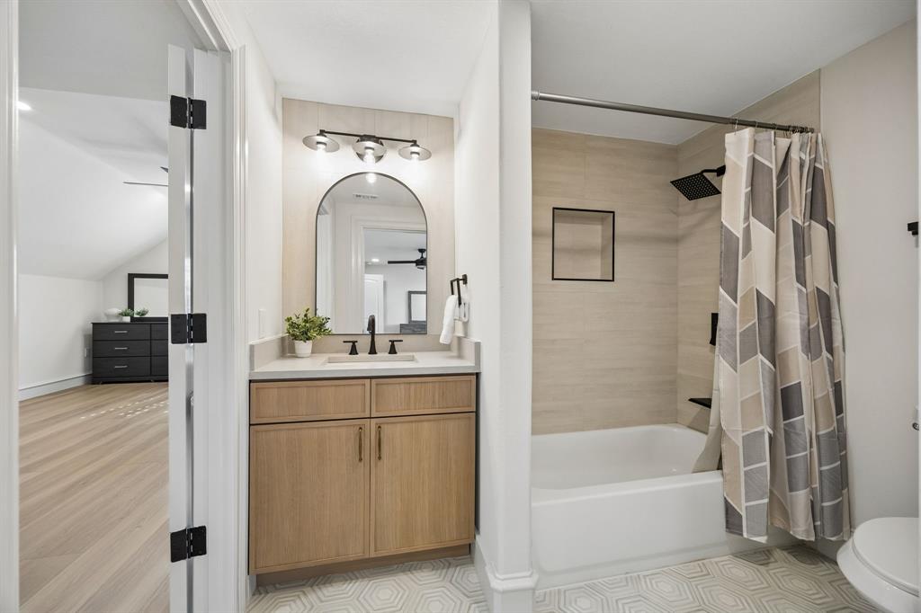 1260 Stacy Road Fairview, TX 75069 - Photo 29 of 40 Full bathroom connecting bedroom and flex room